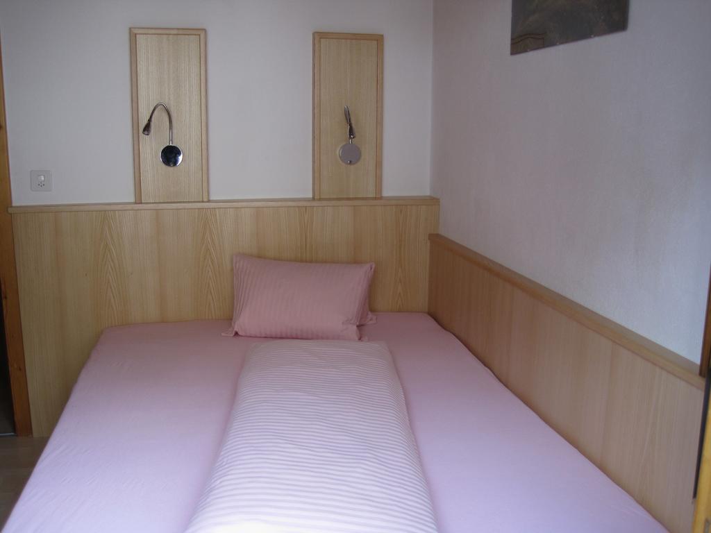 Haus Am Dorfplatz Appartement Samnaun Buitenkant foto